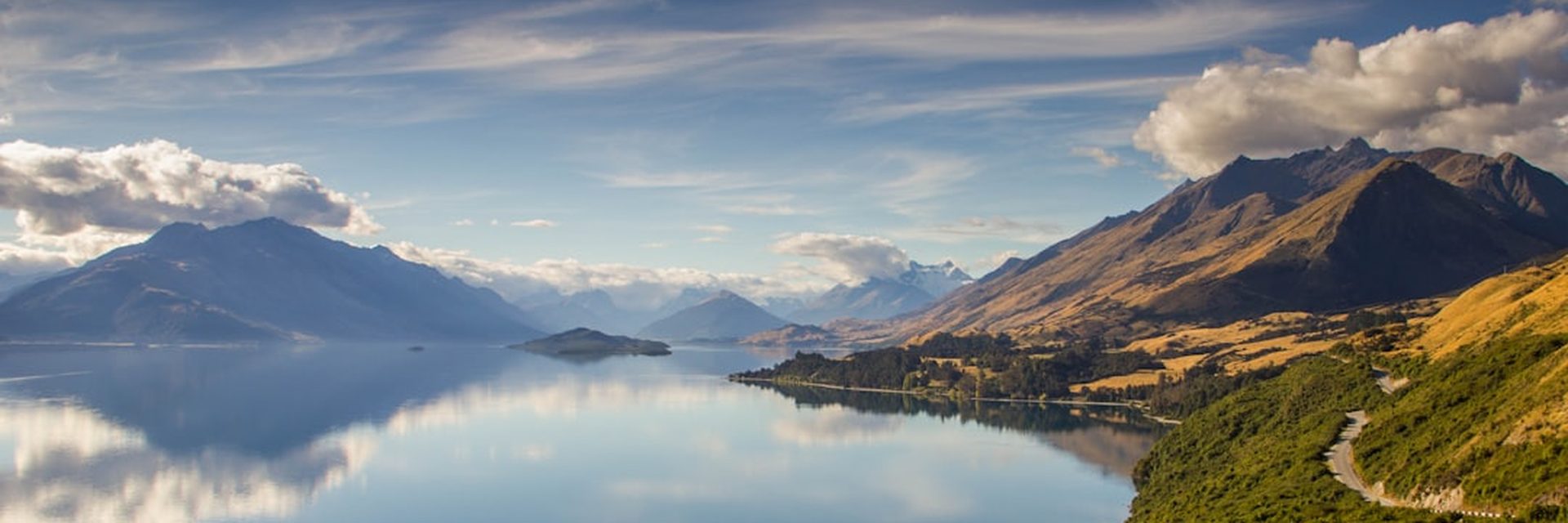 Lake Wakatipu and the mountains around Queenstown