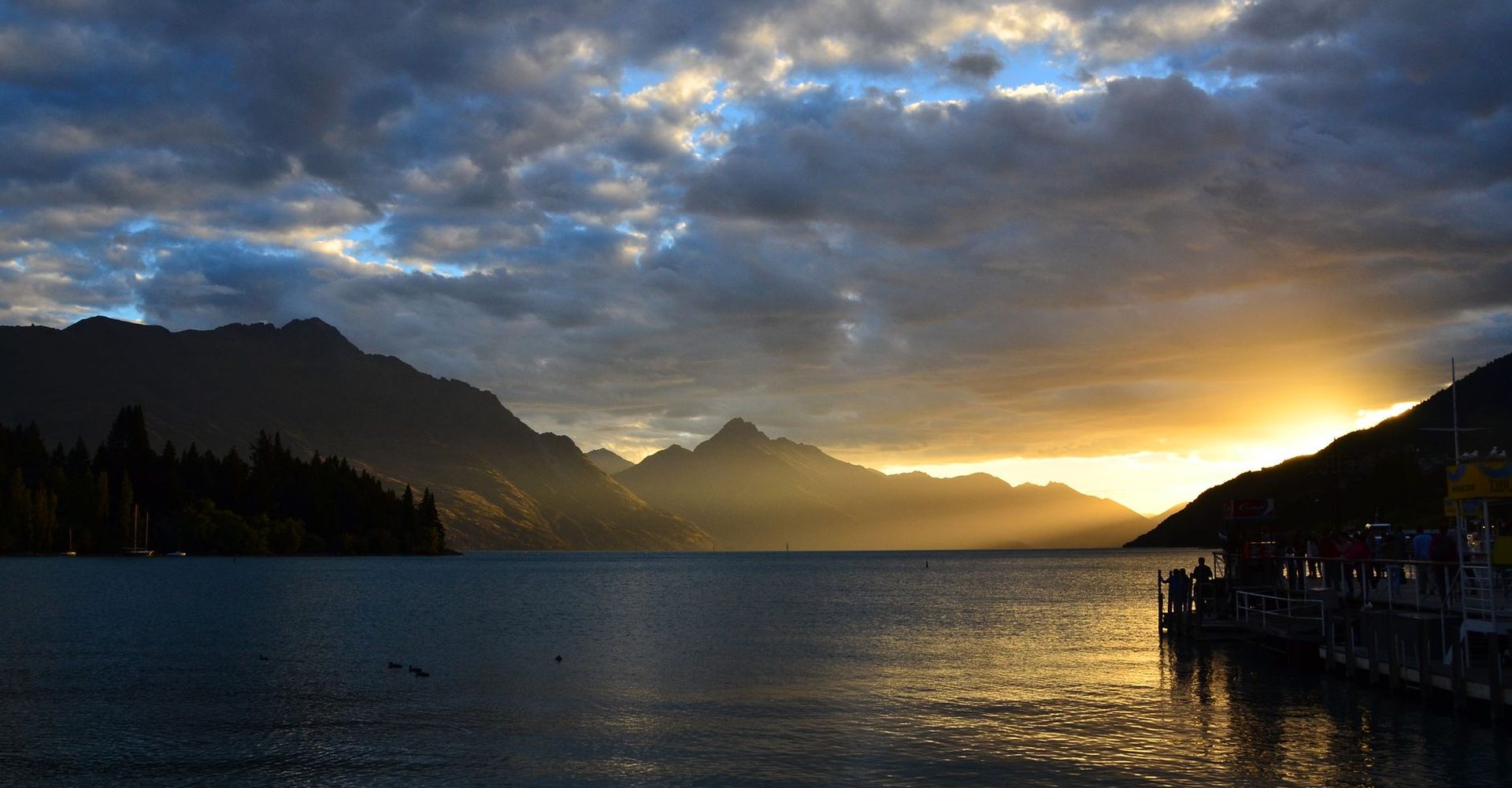 Lake Wakatipu and the surrounding peaks at sunset, Queenstown